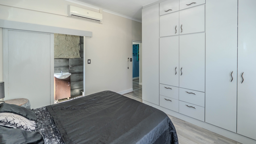 4 Bedroom Property for Sale in De Oude Spruit Western Cape